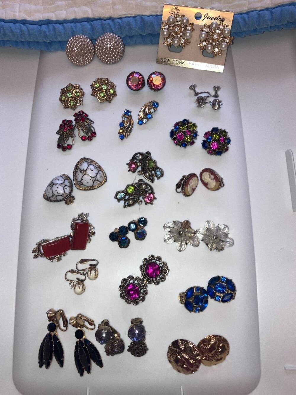 Huge lot of 20 pairs vintage earrings, clip on and screw back